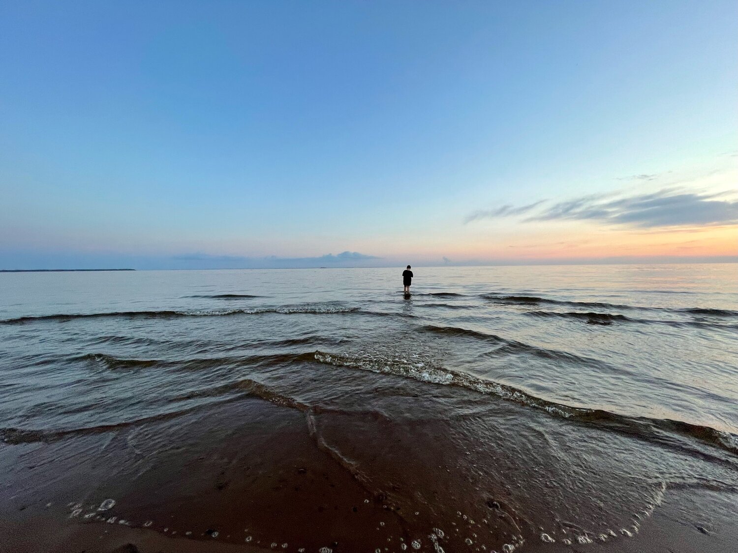 Мальчик и море.