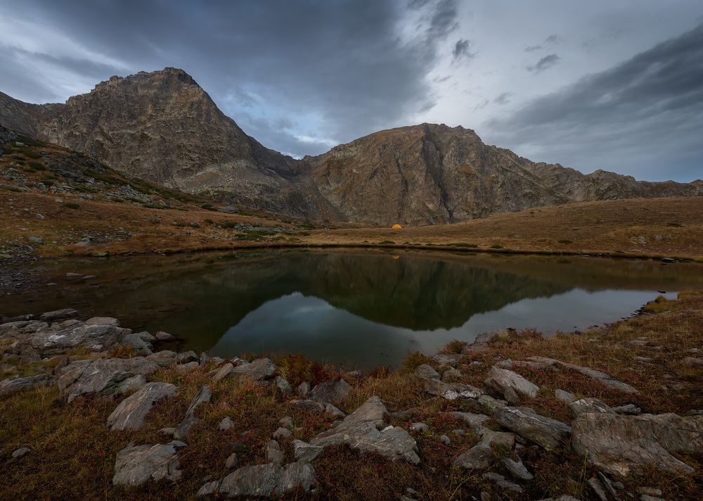 Дом под горой