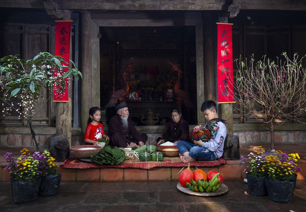 Making the Banh Chung for Tet Holiday in Viet Nam