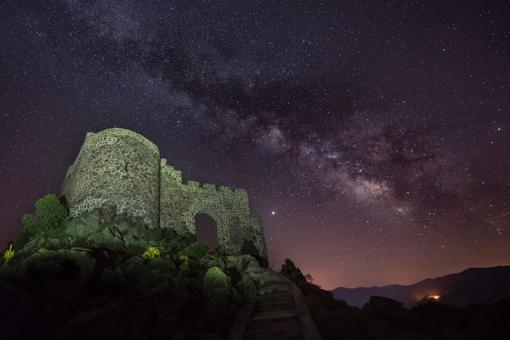 Kov castle milky way exposure