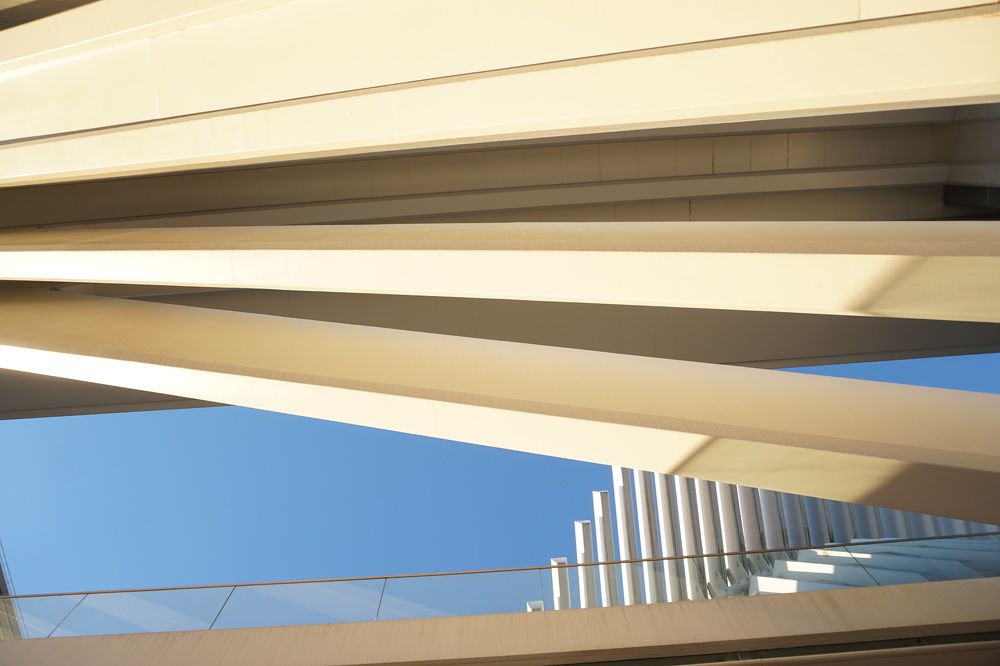 Curves and straight 4