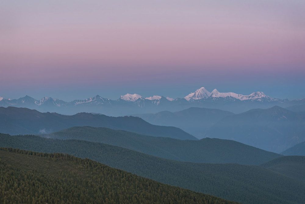 На волнах гор