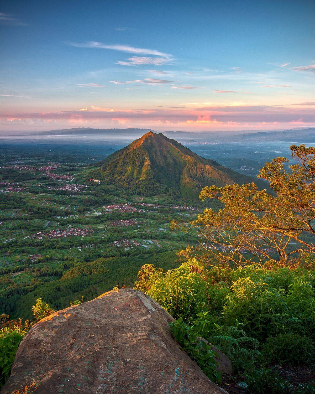 ONE BEAUTIFUL MORNING SCENERY OF ANDONG PEAK