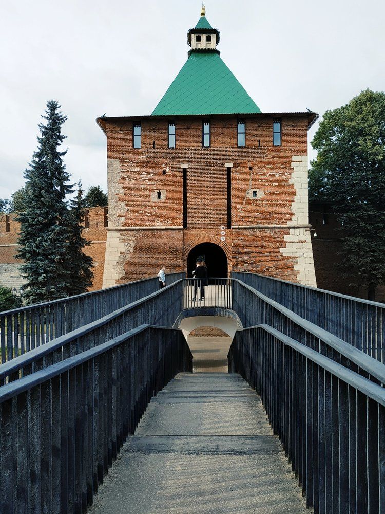 Вид на Никольскую башню. Нижегородский Кремль.