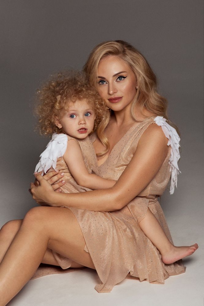 Ангелочки: мама и дочь