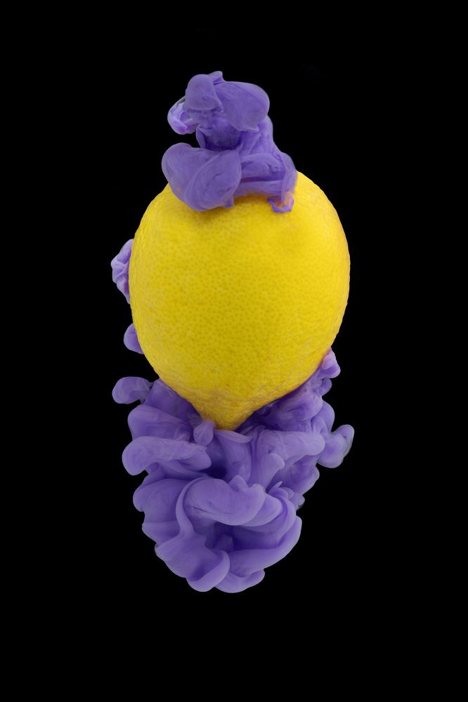 Еда под ярким соусом