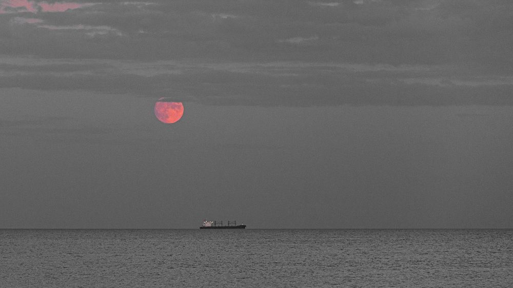 Вечер на море