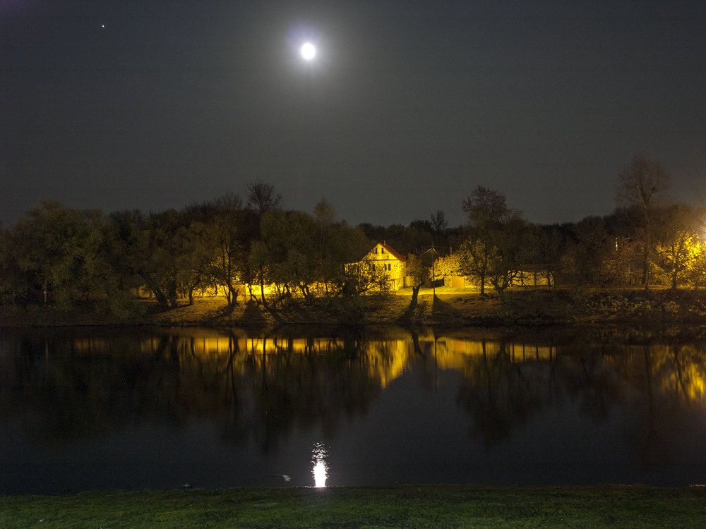 Пейзаж с Луной.