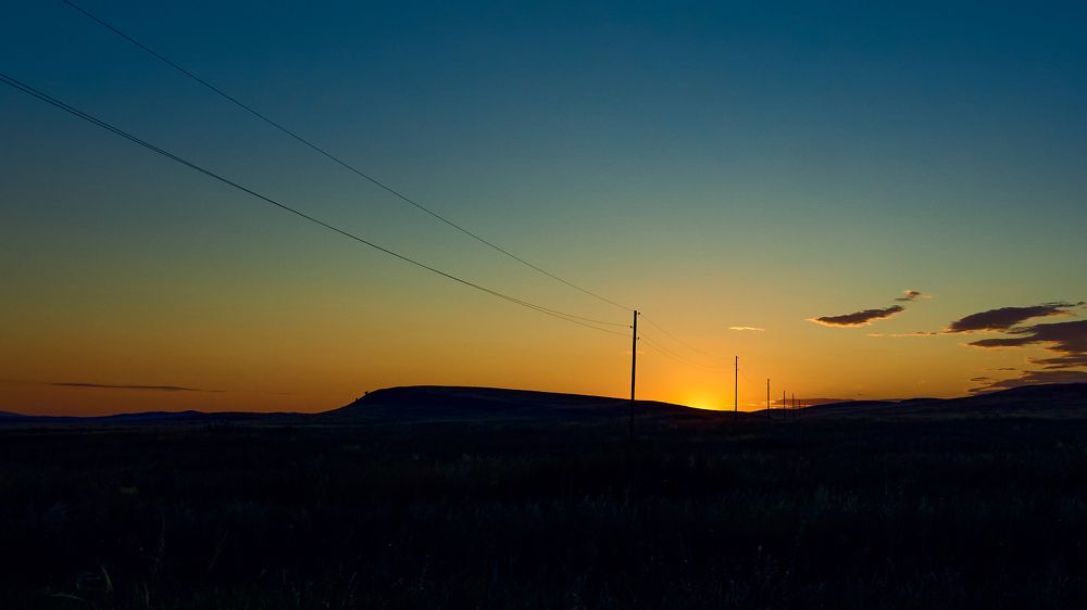 На рассвете.