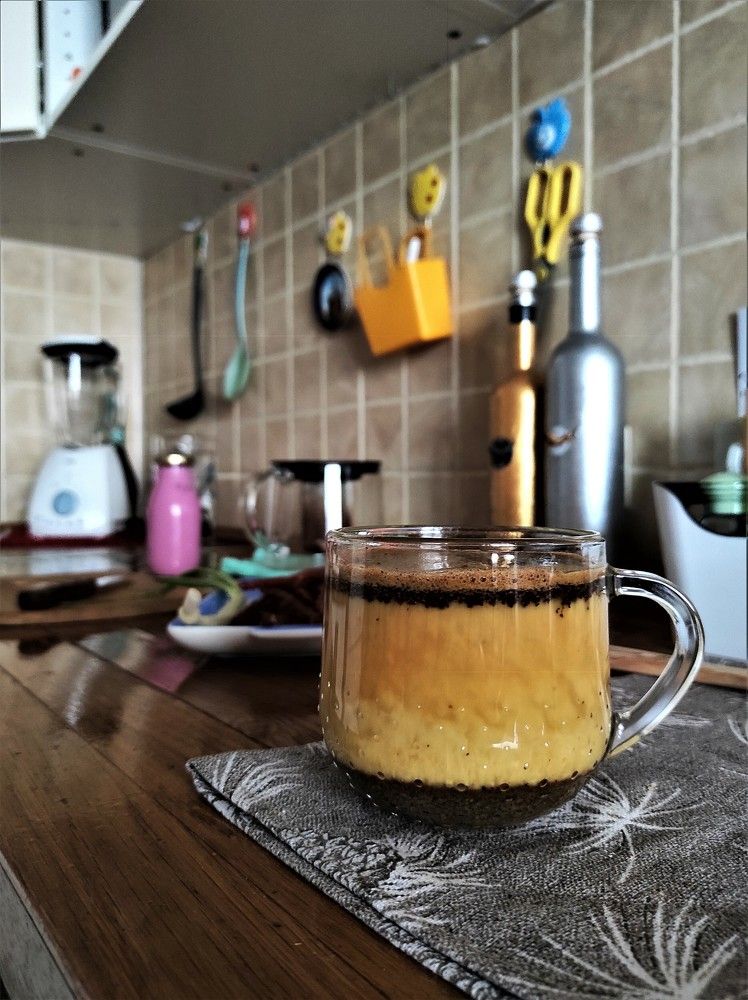 Кофе подавать?