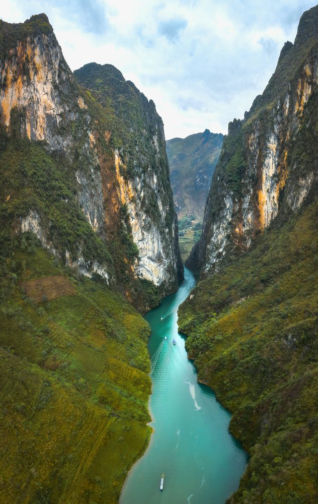 Photograph by Lê Huy Anh