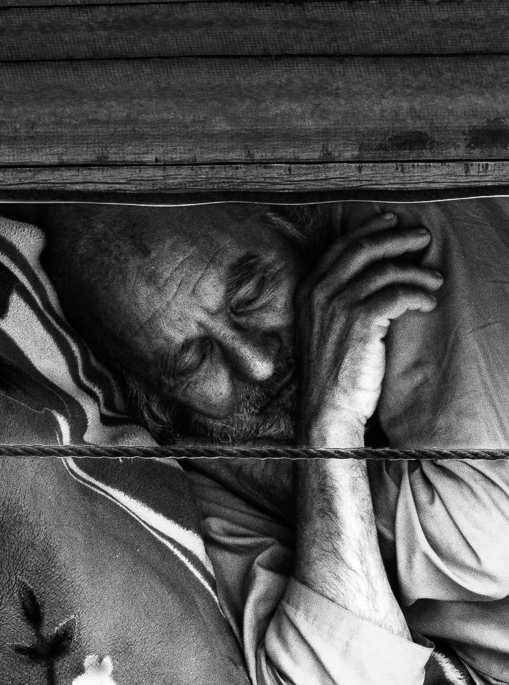 Outdoor sleep of immigrant workers.