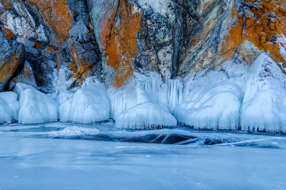 Побережье озера Байкал.