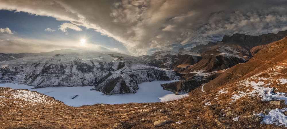 Под крыльями небес