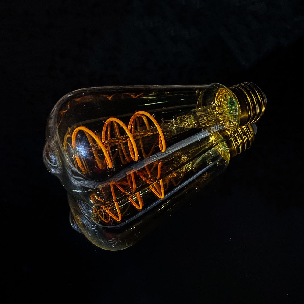 Отражение лампочки