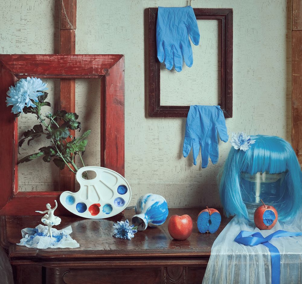 Натюрморт с синим и красным