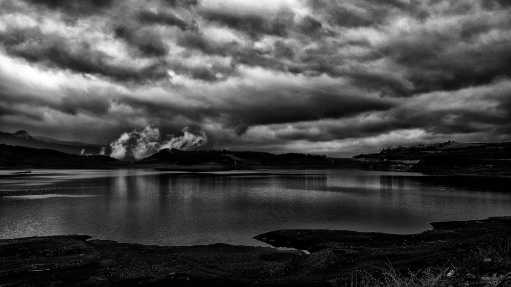 Photograph by Muzaffer Sütlüoğlu