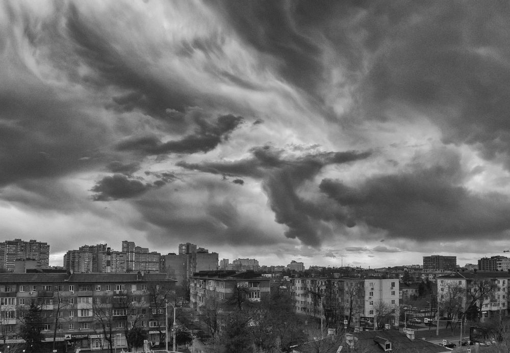 Над городом...