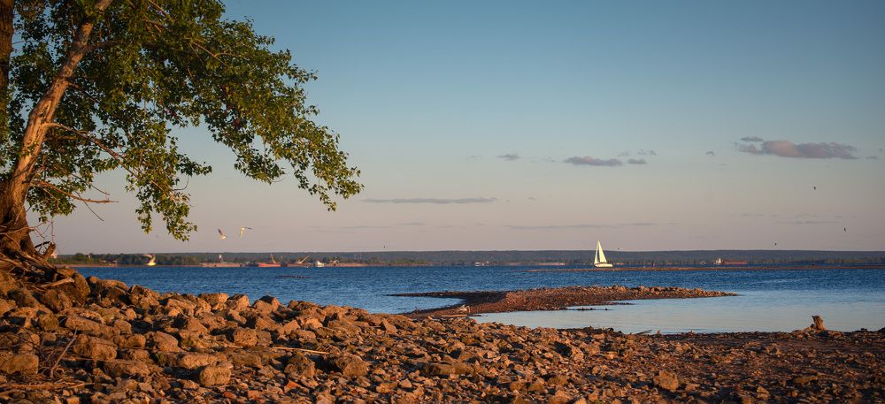 Волга на закате около Казани