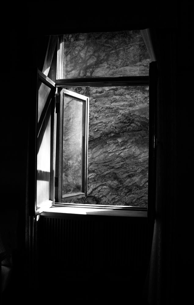 Окно на даче Сталина в Абхазии