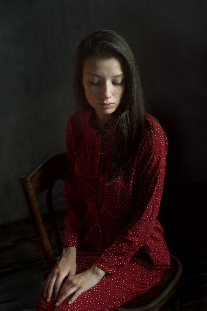 Девушка в красном