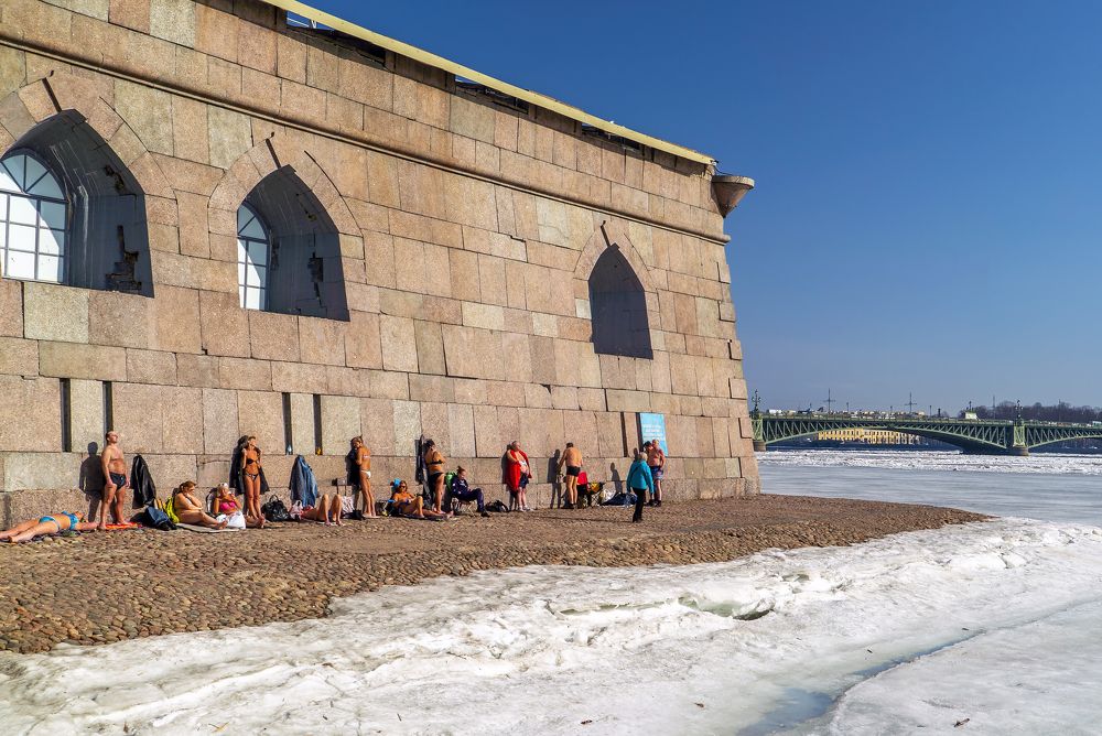 Пляжный сезон открыт .С-Петербург,Петропавловская крепость.