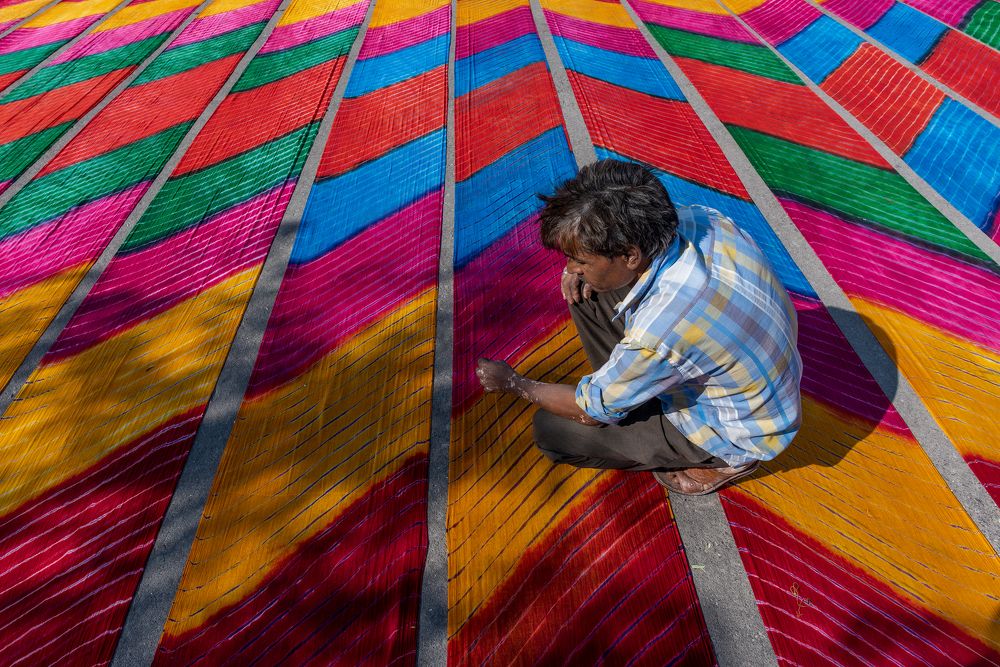 Dyeing & Drying of Rajasthani Turban Cloths