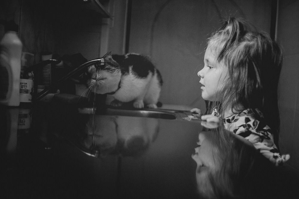 Девочка и кот