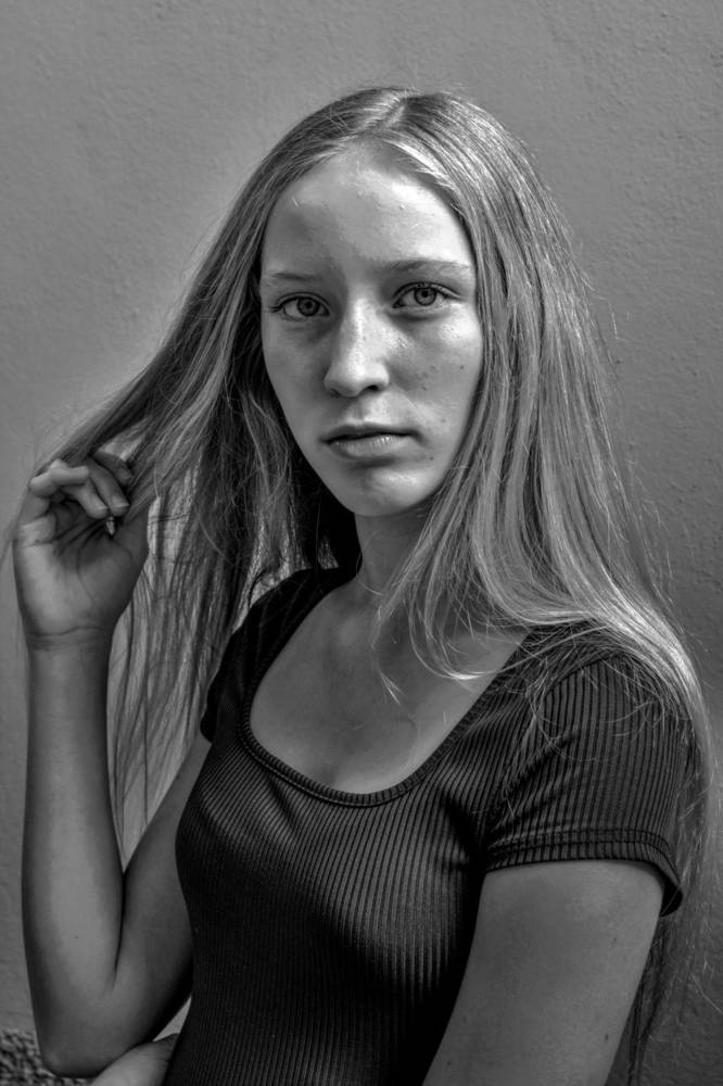 The little girl with the ice eyes