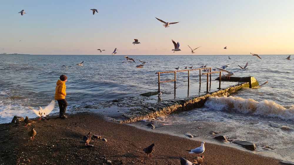 Дитя и море