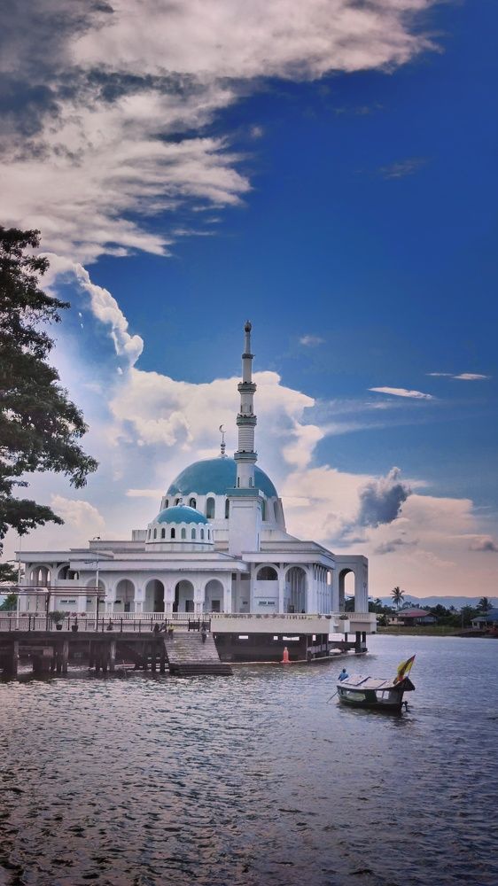 Photograph by Spawi Safwan