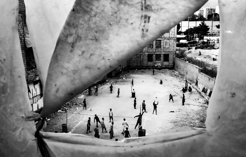 Breathing in the space of migration;