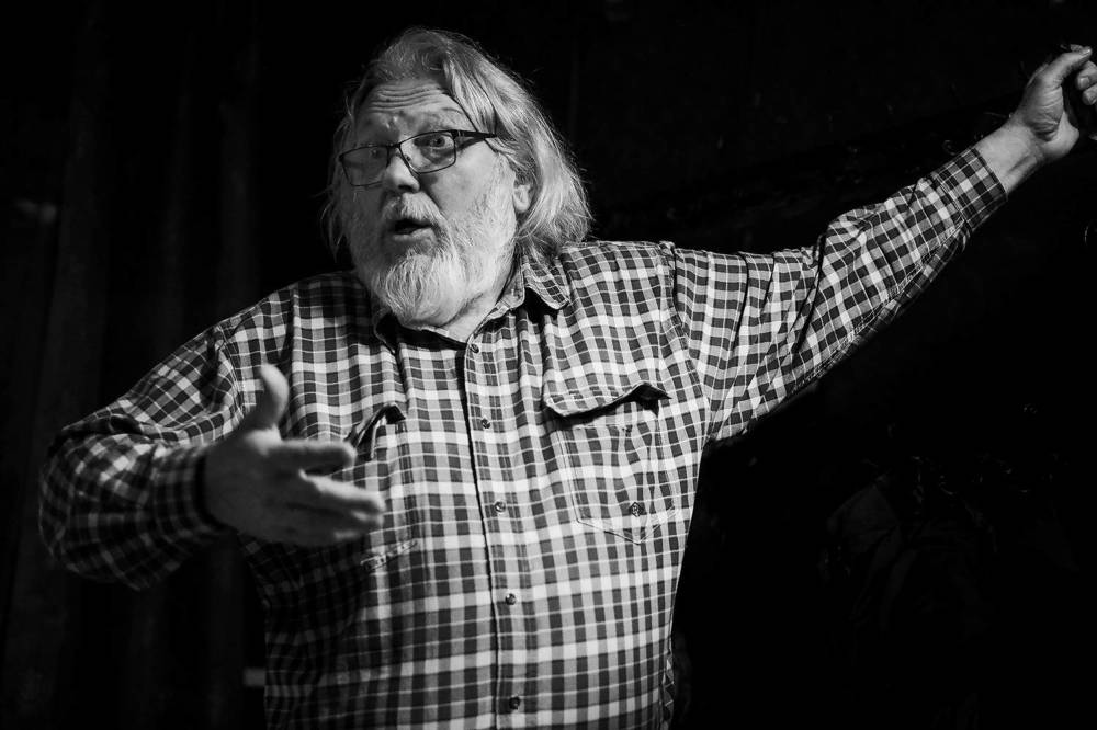 Рассказчик...