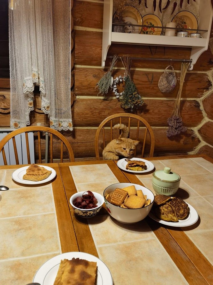 "Возьму кусочек, авось не заметят!"