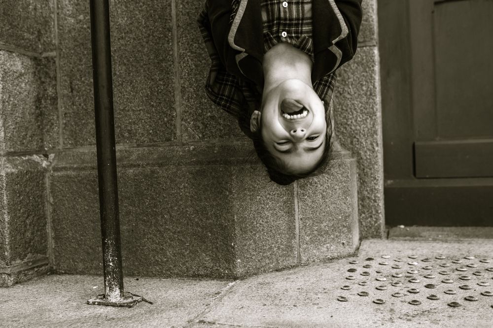 Вниз головой)