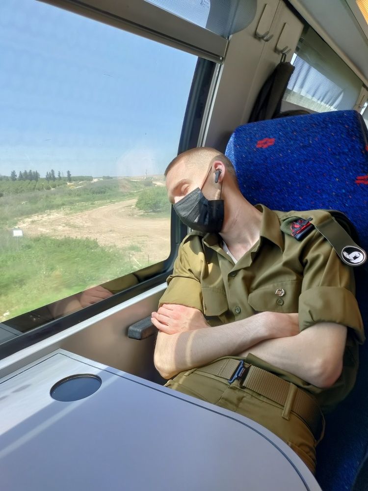 Солдат спит, а служба идёт.