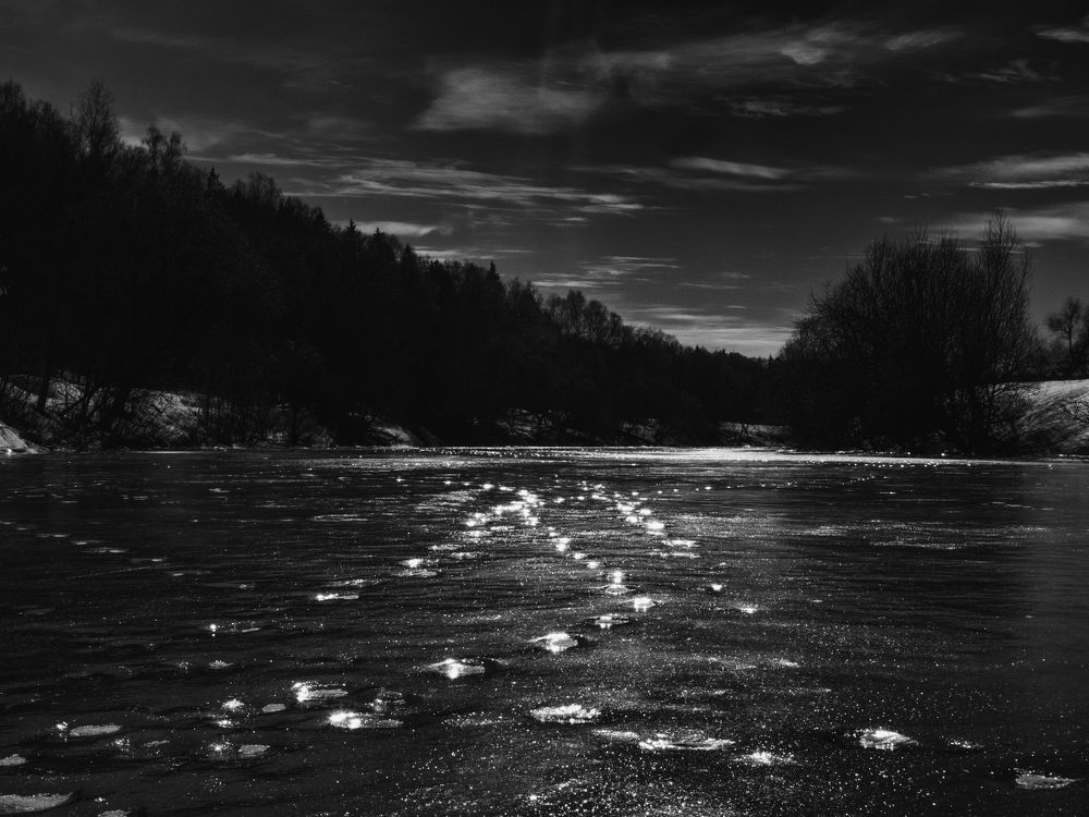 Замерзшая река