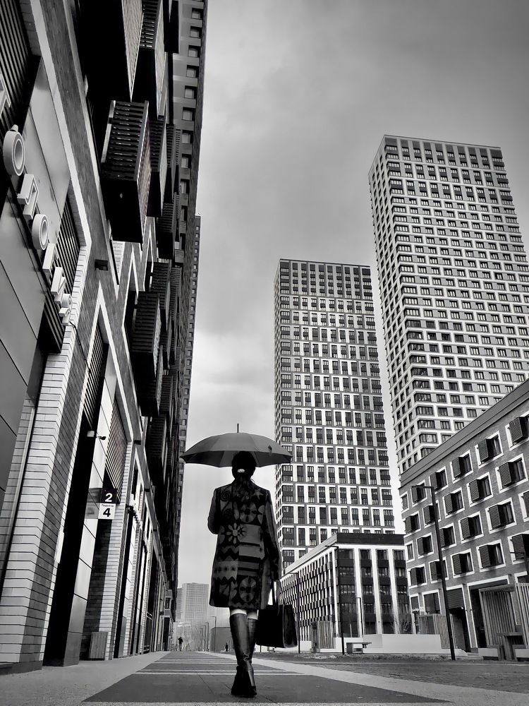 Девушка с зонтом