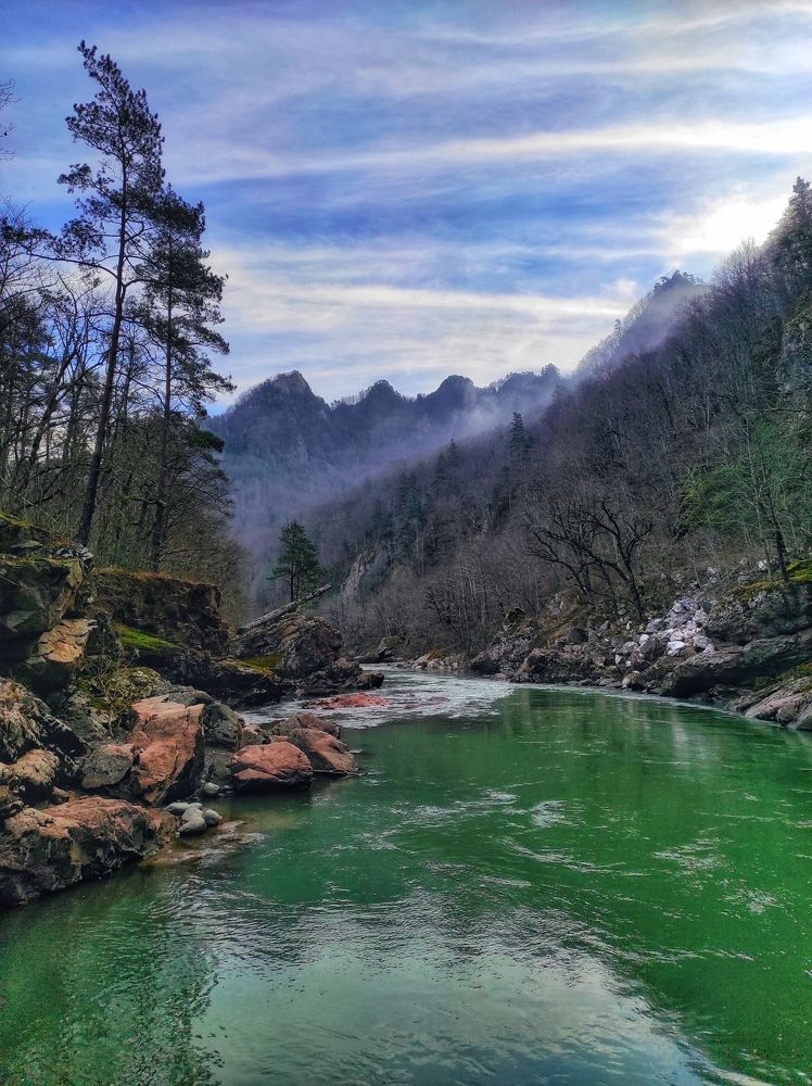 Изумрудная река