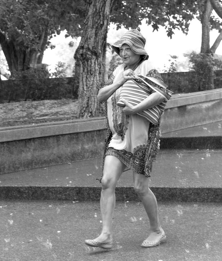 Жизнь прекрасна.  Life is wonderful.