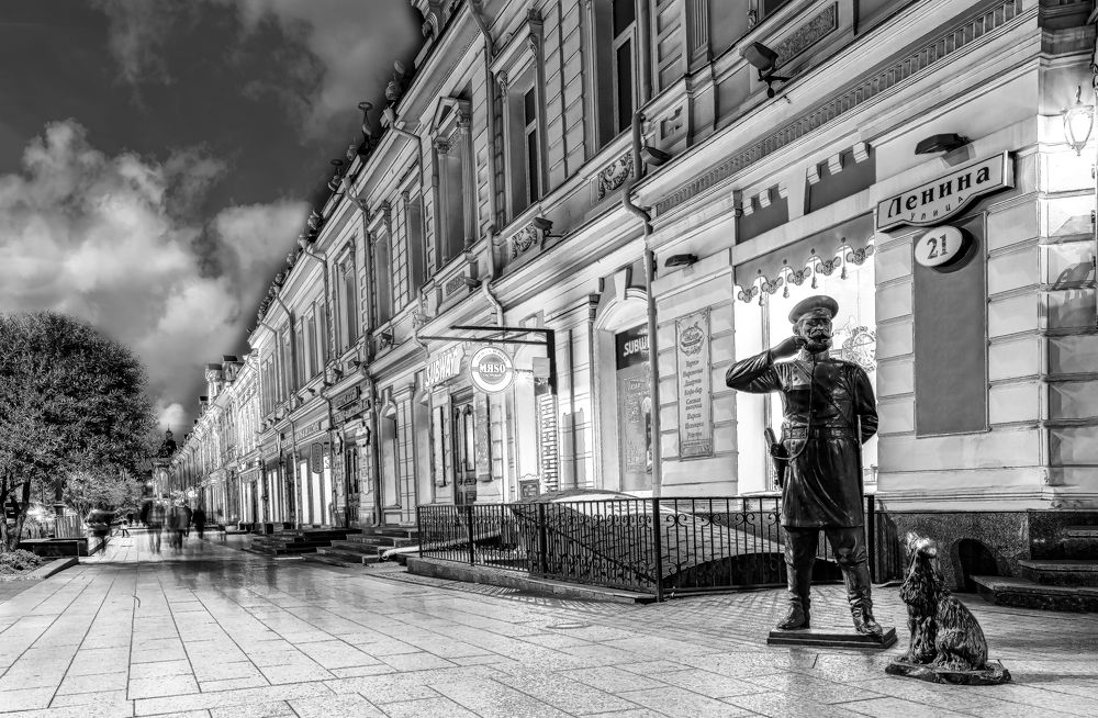 Городовой всегда следит за порядком в городе