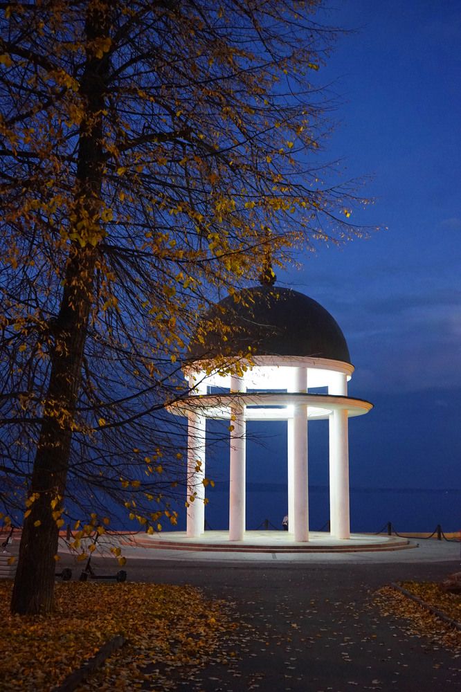 Поздняя осень и поздний вечер.