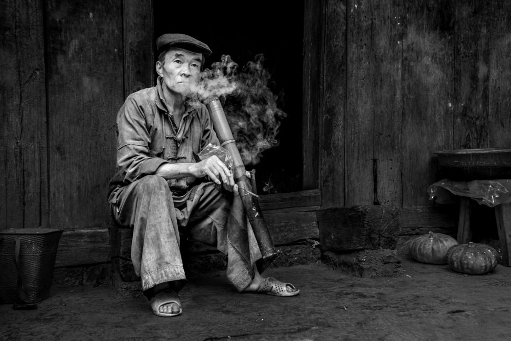 Thư Giản bên khói thuốc lào