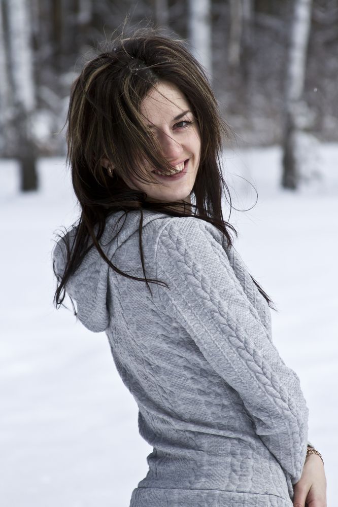 Девушка загадка.