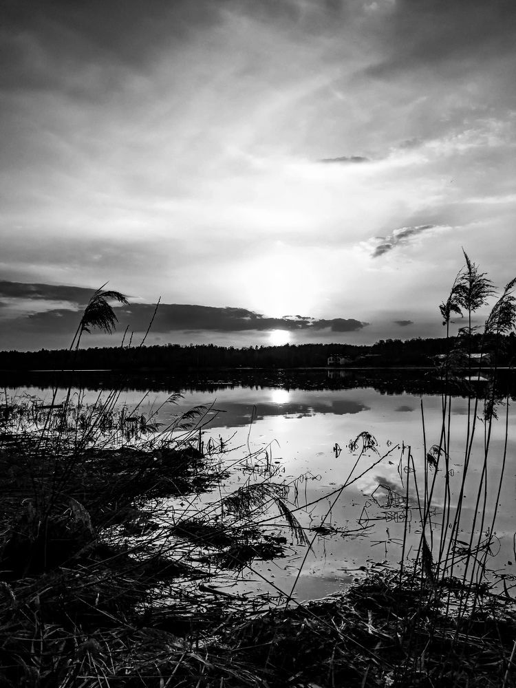 Закат на озере.