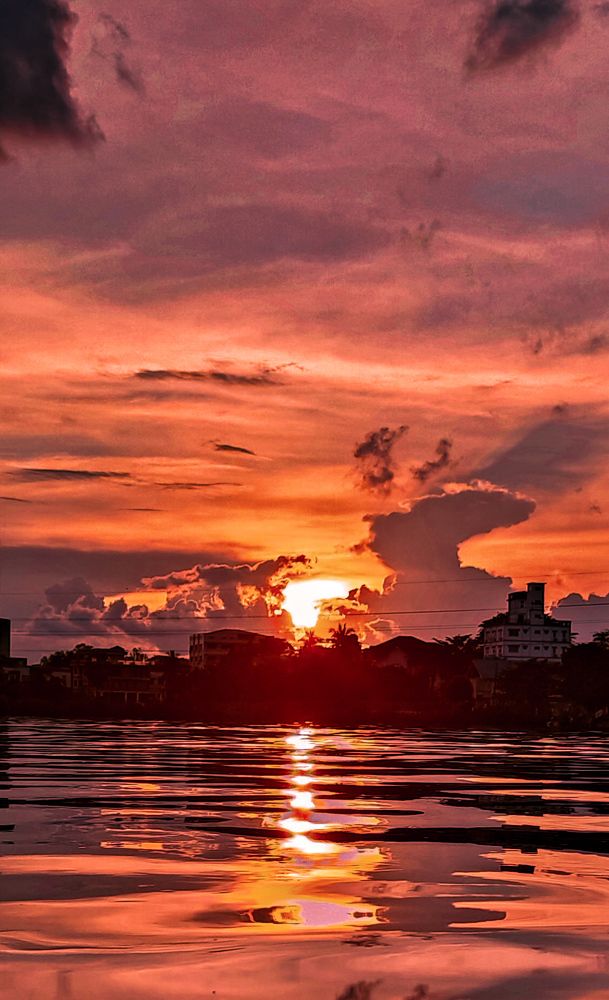 Photograph by Min Thuta