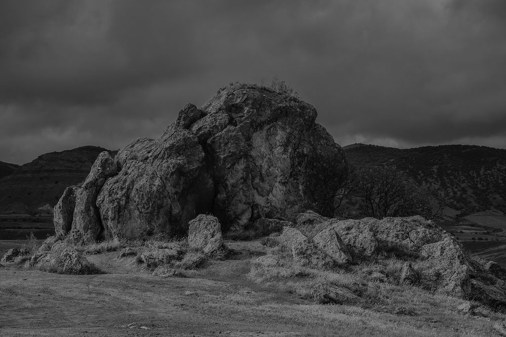 Одинокий мегалит