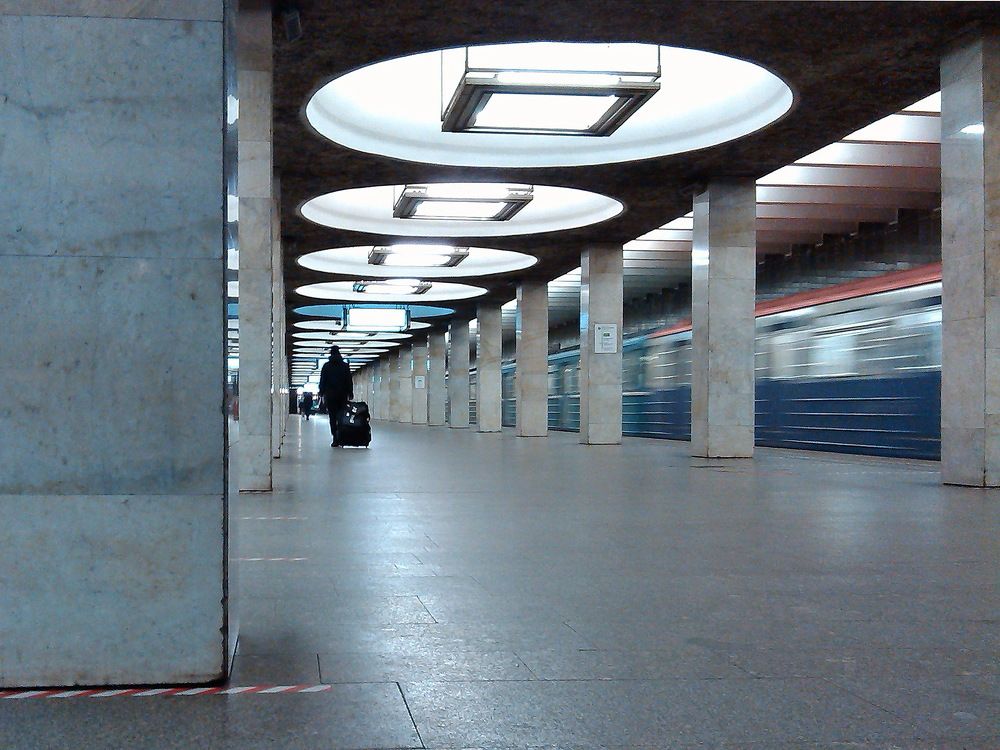 Пероны, пассажиры, поезда...