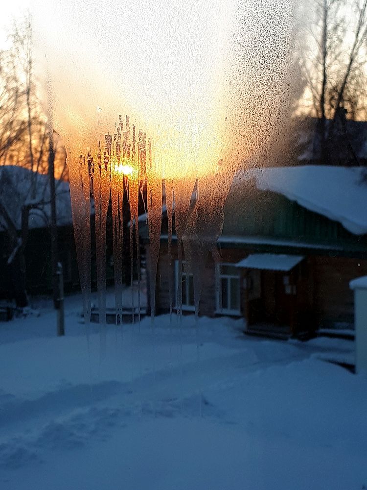 Зимний морозный восход