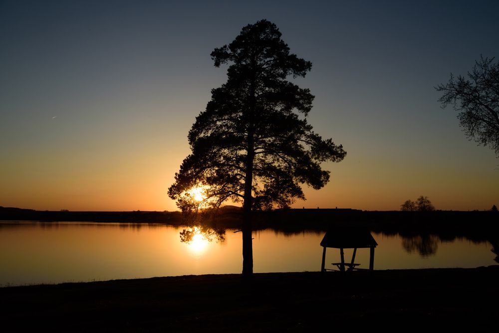 Закат на озере